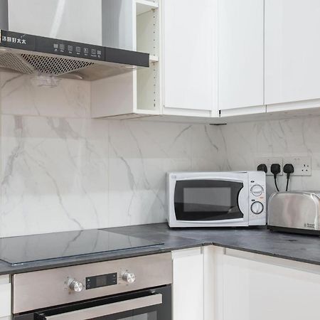 Comfortable Flat In Hammersmith Apartment Londra Exterior foto