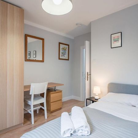 Comfortable Flat In Hammersmith Apartment Londra Exterior foto